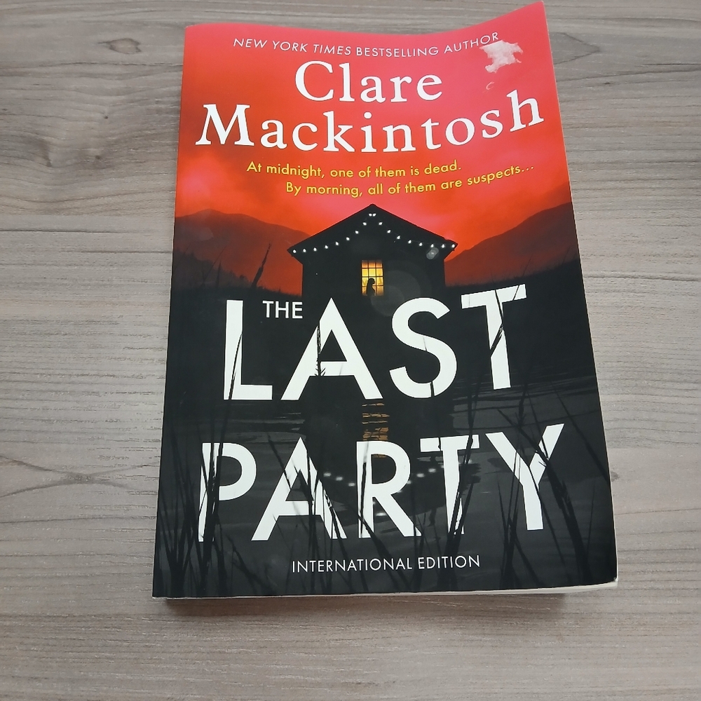 🤯2/$15 The Last Party by Clare Mackintosh - Paperback Book